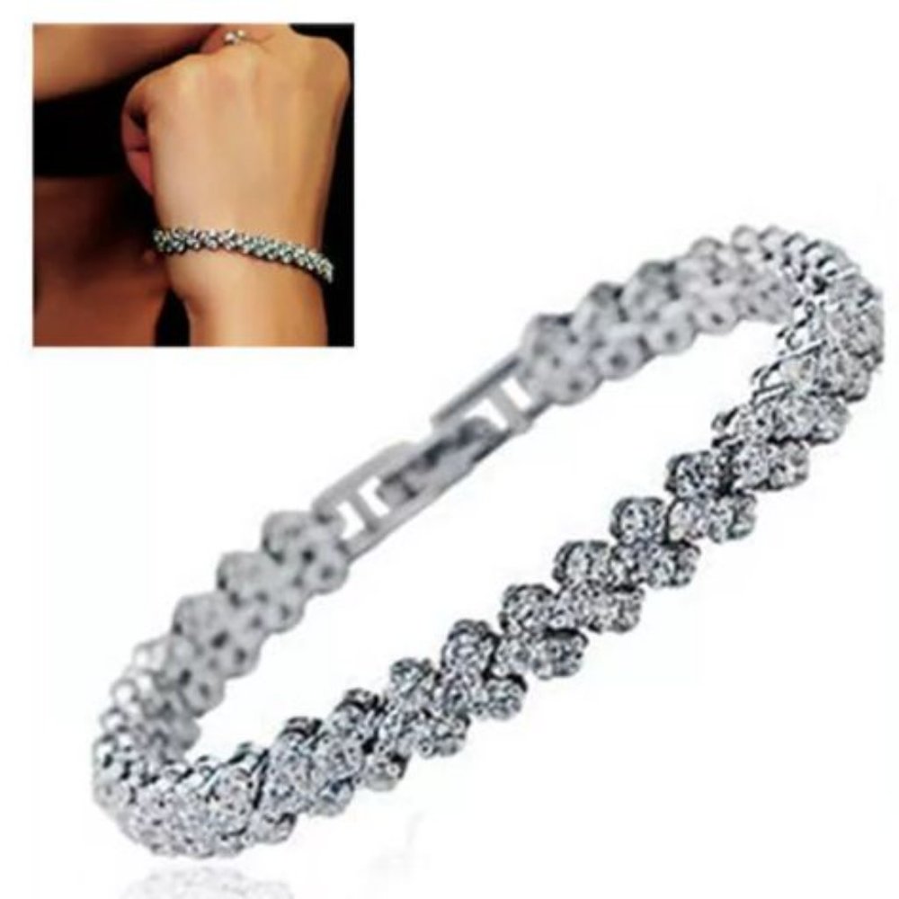 Beautiful Rhinestone Bracelet - Picture 2 of 2